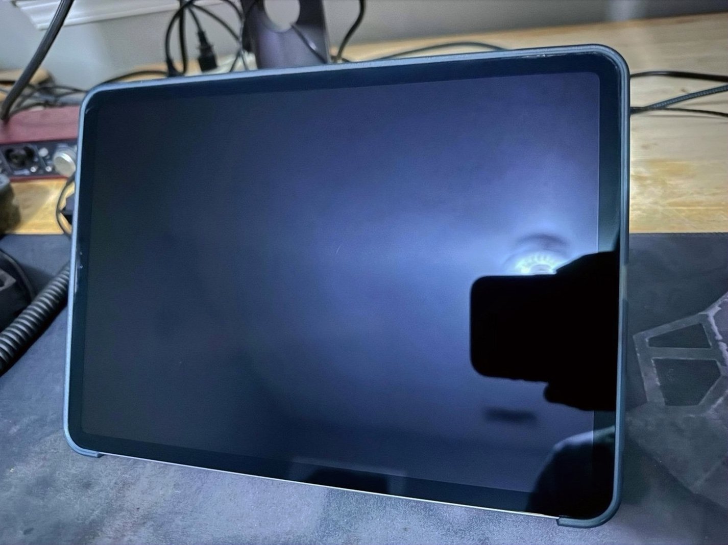 Apple iPad Pro 11 inch 256GB Unlocked - Used image 3