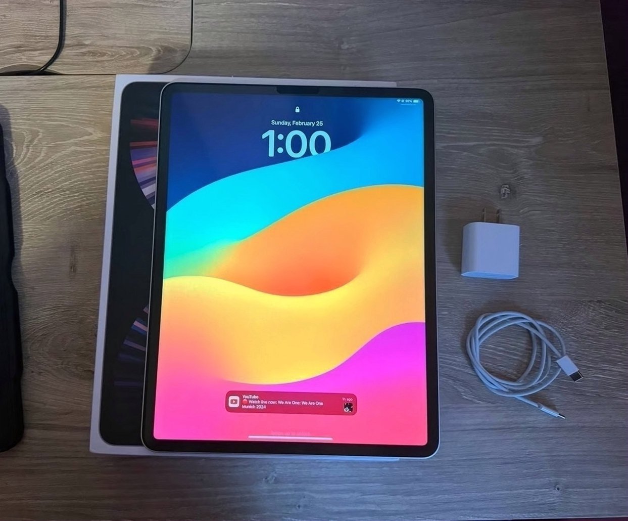 Apple iPad Pro 5th Generation 256GB Silver Unlocked - Used