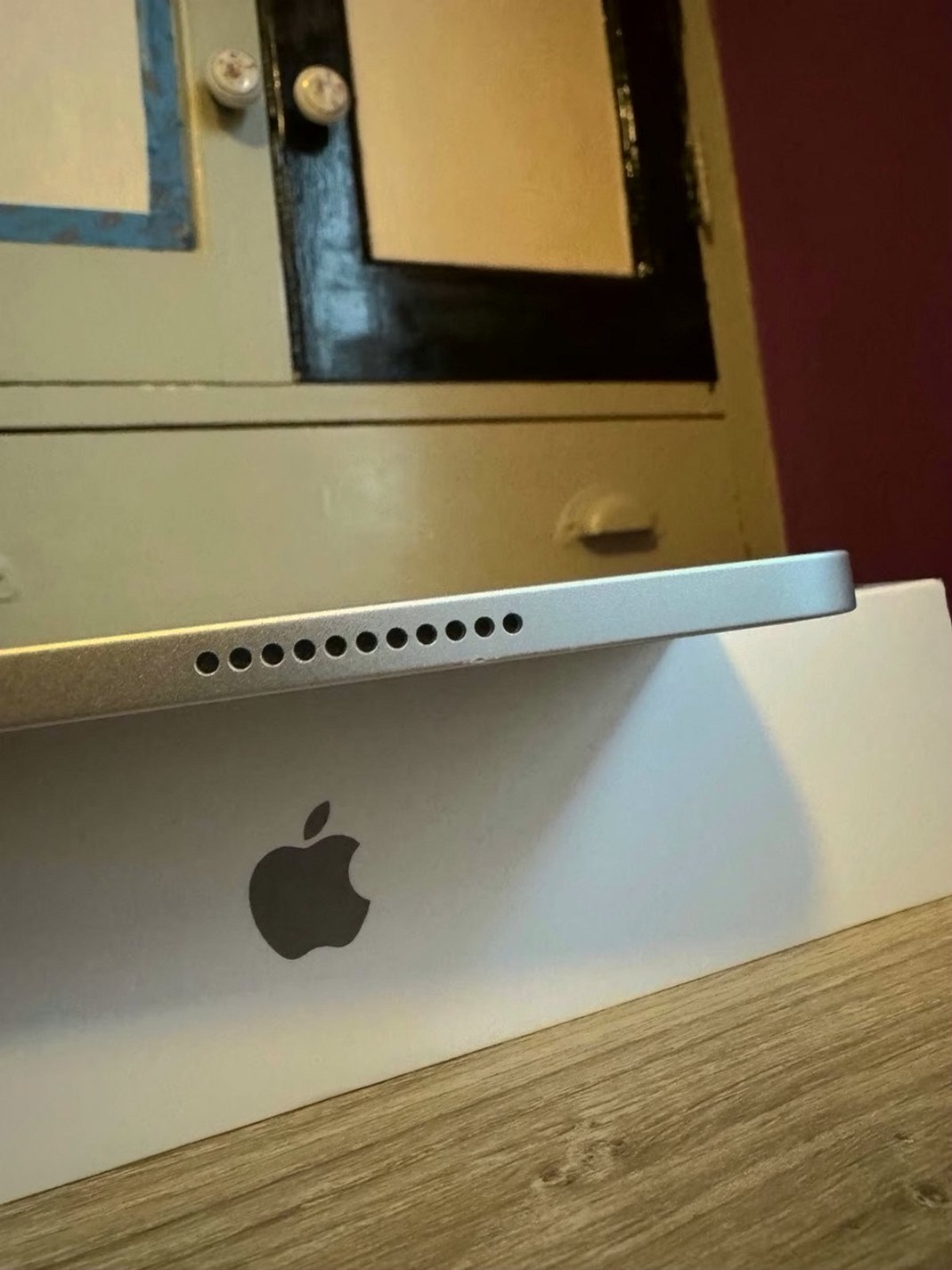 Apple iPad Pro 5th Generation 256GB Silver Unlocked - Used image 3