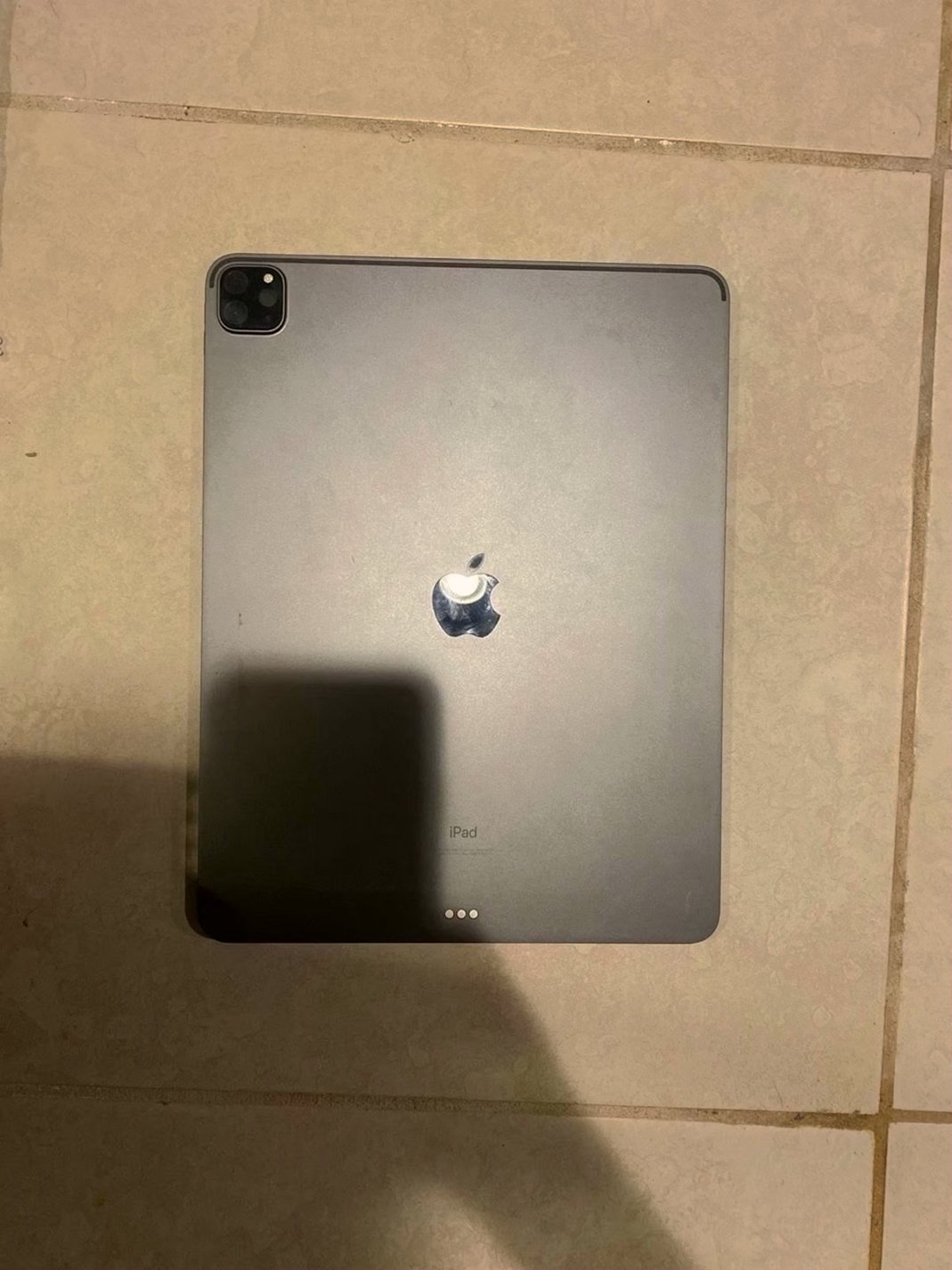 Apple iPad Pro 4th Gen 128GB Space Gray Unlocked - Used image 4