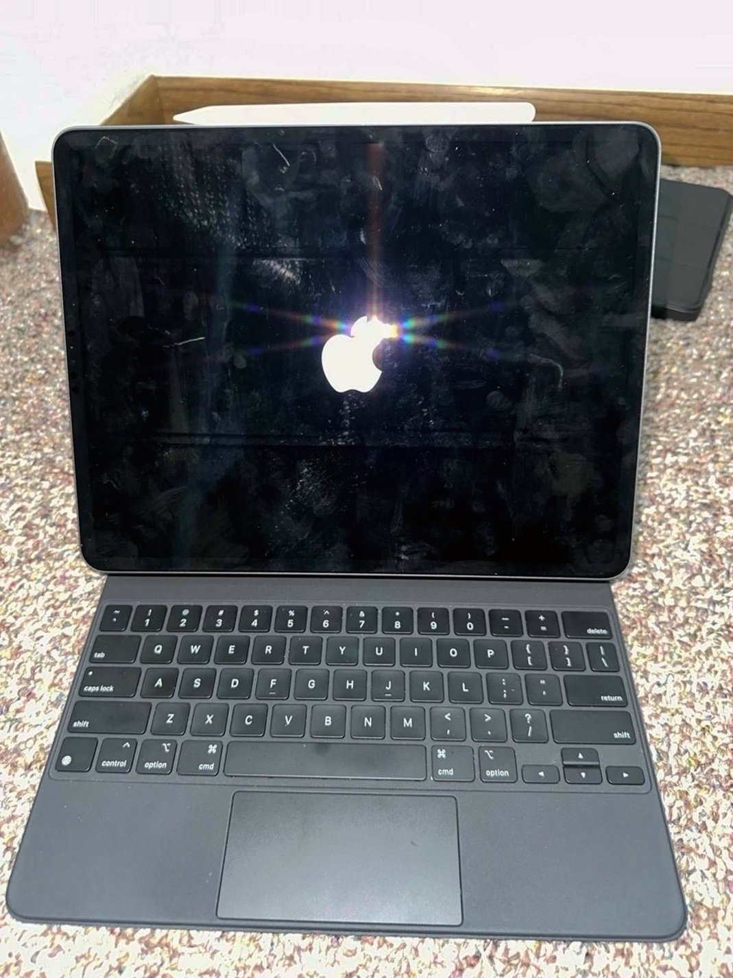 Apple iPad Pro 6th Generation 128GB Unlocked - Used image 5