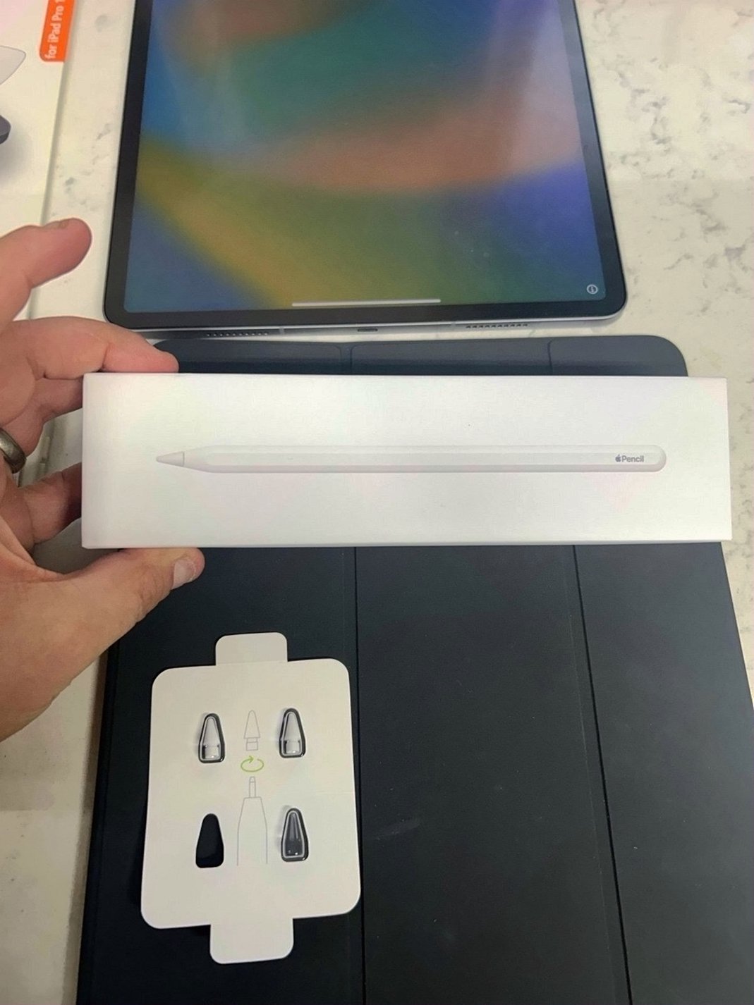 Apple iPad Pro 12.9inch 6th Gen Unlocked Used image 2