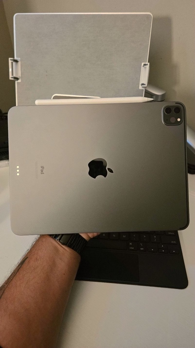 Apple iPad Pro 3rd Gen 128GB Space Gray WiFi Only Unlocked - Used image 2