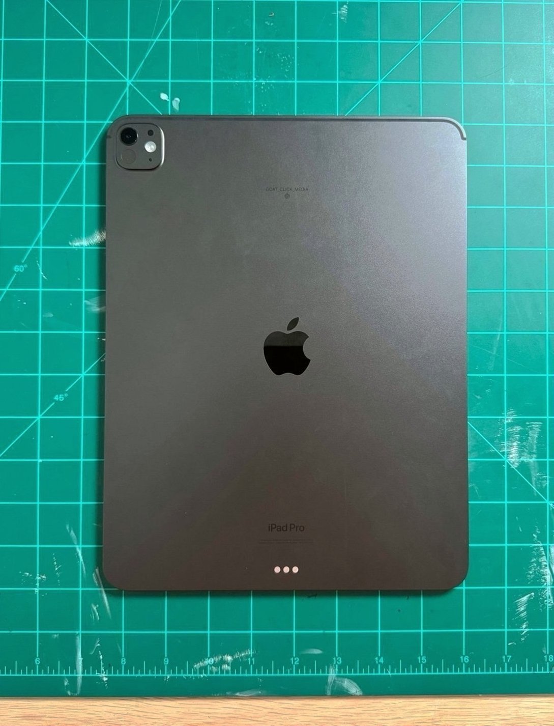 Apple iPad Pro 13” M4 256GB Space Gray Unlocked - Used image 3