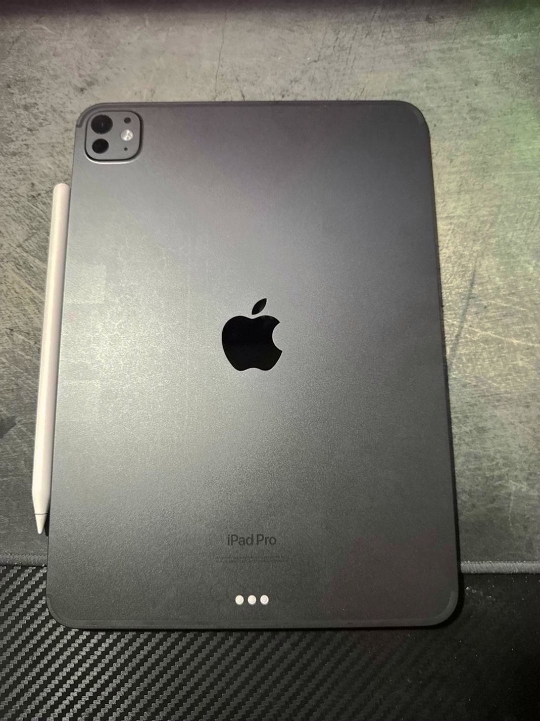 Apple iPad Pro 3J28 128GB Space Gray Unlocked - Used image 3