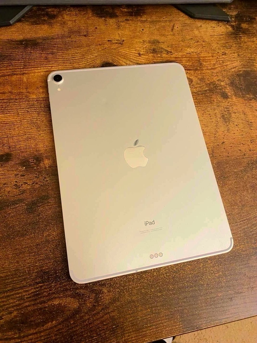 Apple iPad Pro 11 64GB Silver Unlocked - Used image 3