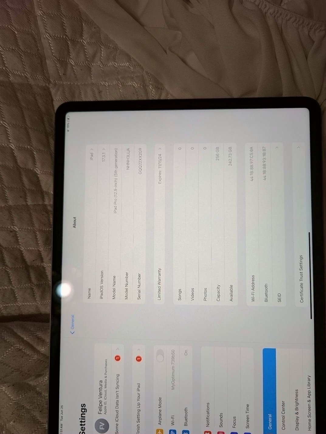 Apple iPad Pro 12.9inch 5th Gen 256GB Unlocked - Used image 3
