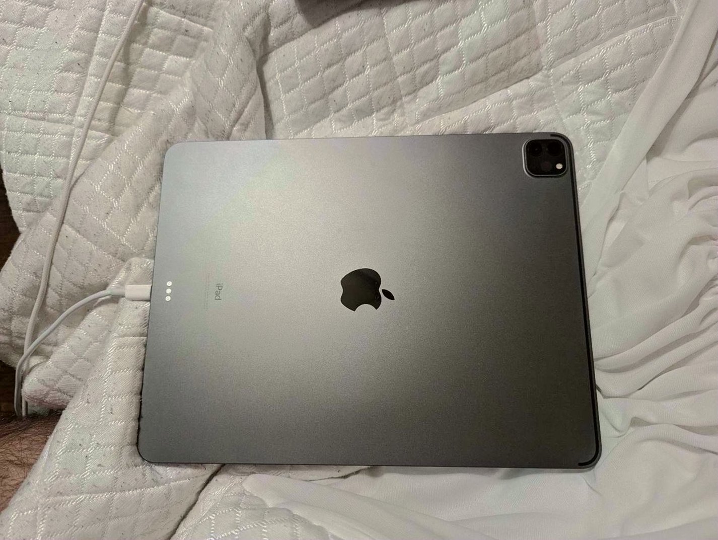 Apple iPad Pro 12.9inch 5th Gen 256GB Unlocked - Used image 5