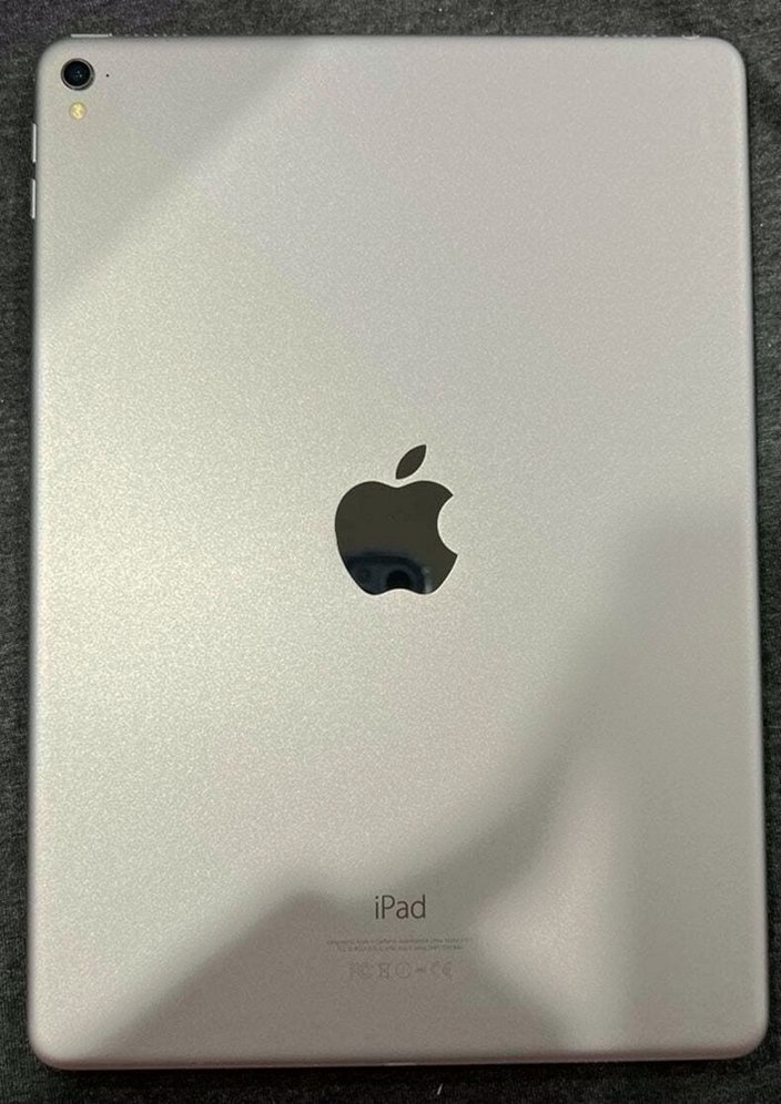 Apple iPad Pro 1st Generation 256GB Space Gray Unlocked - Used image 2