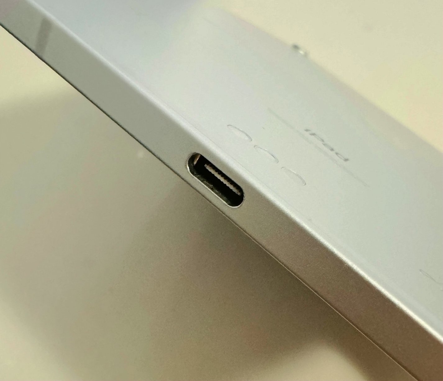 Apple iPad Pro 12.9" 3rd Generation 1TB Silver Cellular Unlocked - Used image 5