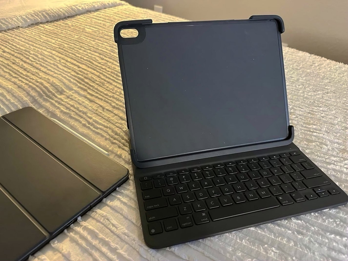 Apple iPad Pro 12.9” 3rd Generation 256GB Unlocked - Used image 5