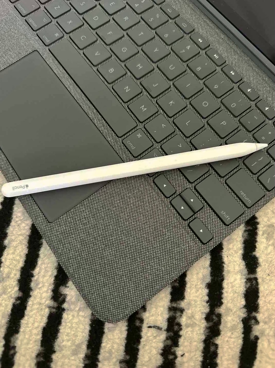 Apple iPad Pro 11 inch 128GB Silver Unlocked - Used image 4