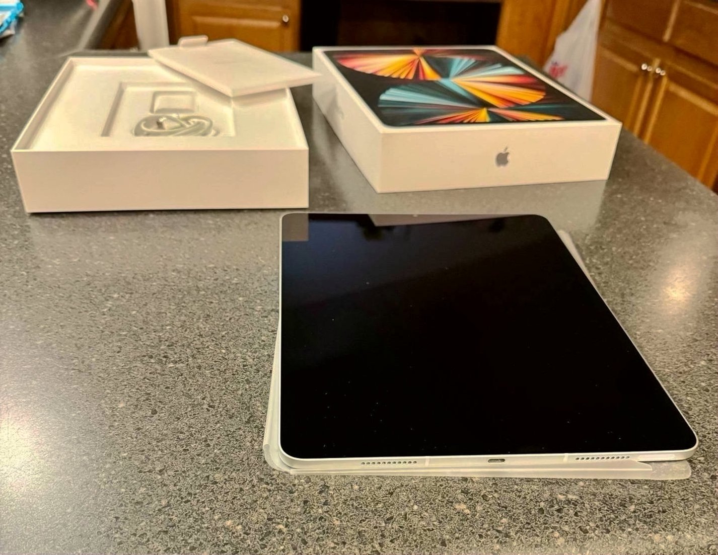 Apple iPad Pro 12.9 2TB Silver Unlocked - Used image 2