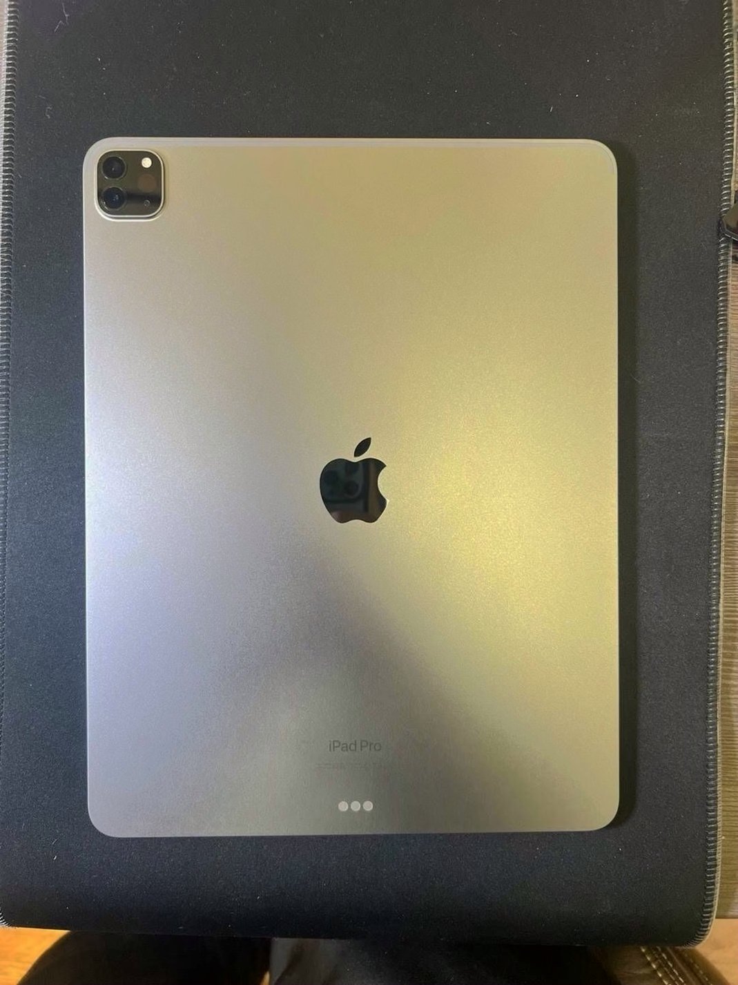 Apple iPad Pro 5th Generation 1TB Space Gray Unlocked - Used image 2