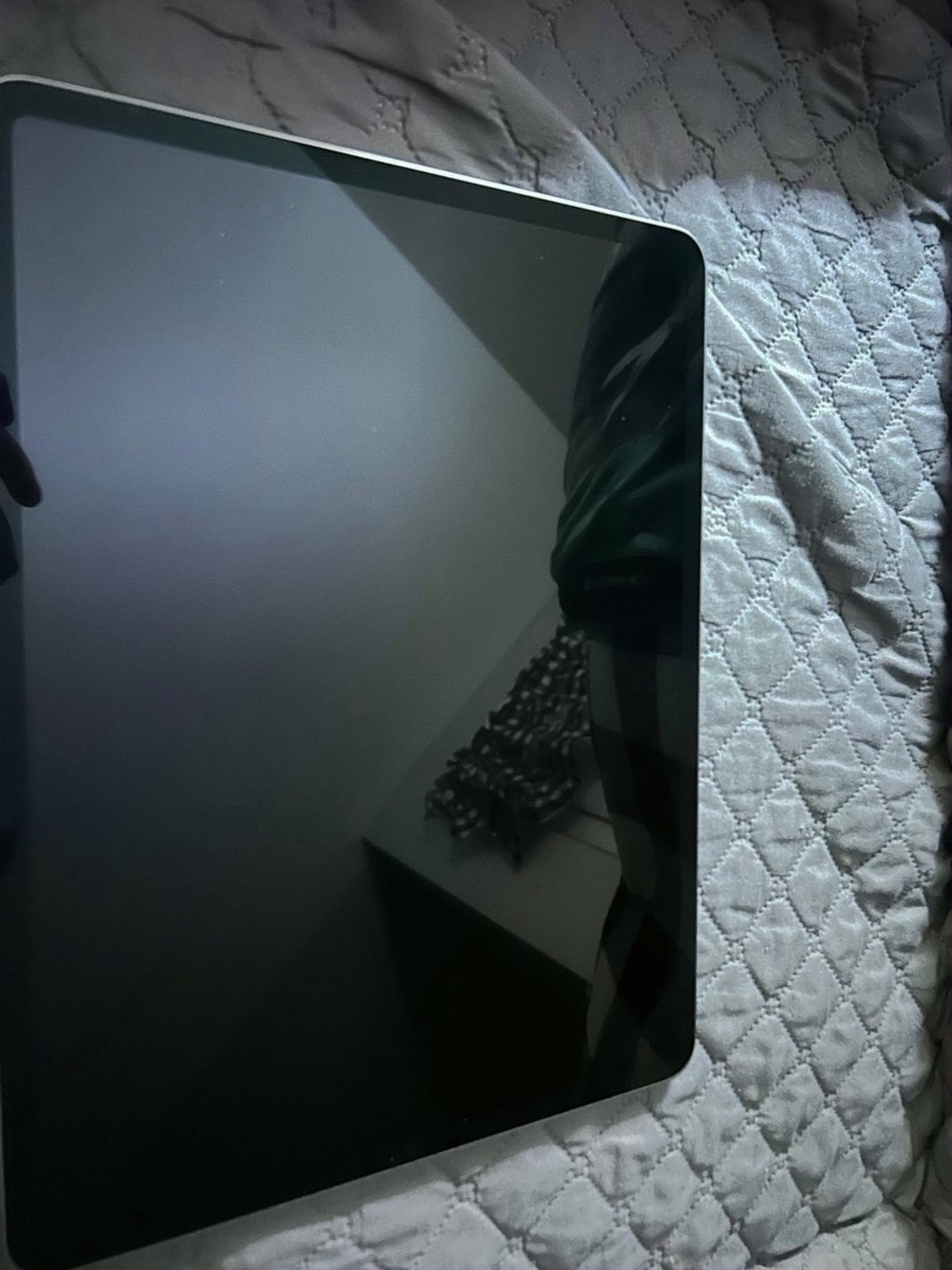 Apple iPad Pro 5th Generation 128GB Silver Unlocked - Used image 2