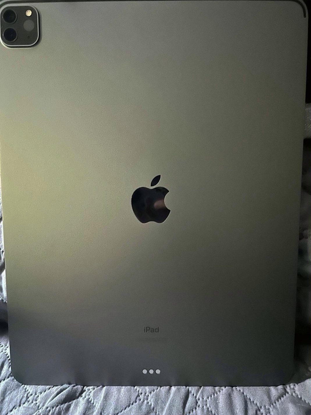Apple iPad Pro 5th Generation 128GB Silver Unlocked - Used image 3
