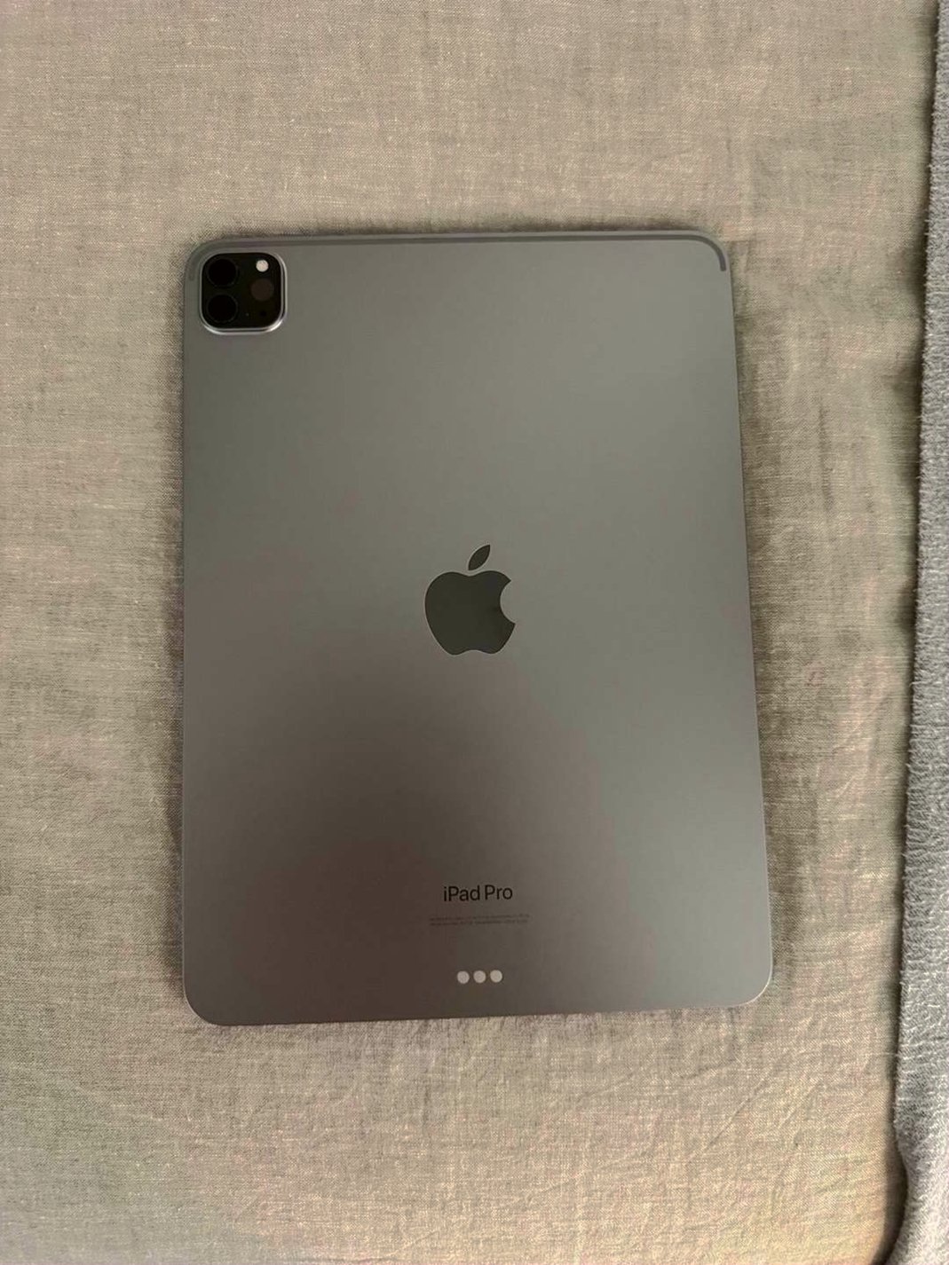 Apple iPad Pro 4th Generation 128GB Space Gray Unlocked - Used image 4
