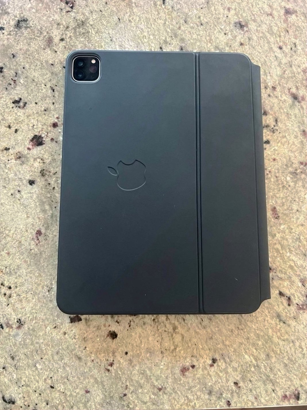 Apple iPad Pro with Magic Keyboard Unlocked - Used image 2