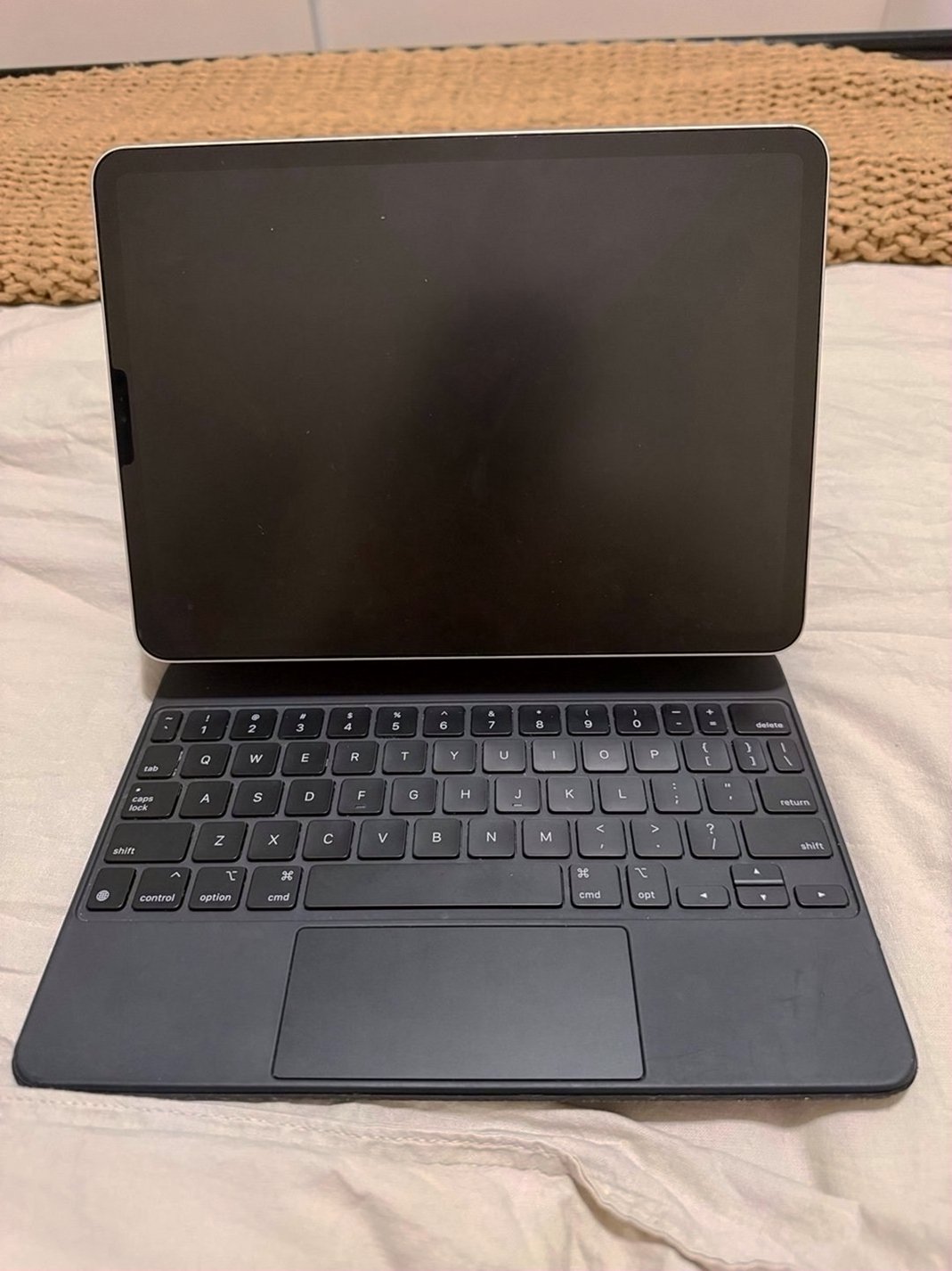 Apple iPad Pro 2 128GB Silver Unlocked - Used image 3