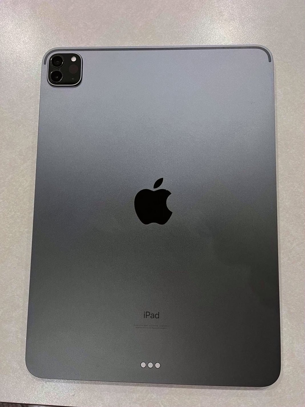 Apple iPad Pro 11 inch 128GB Space Gray Unlocked - Used image 2