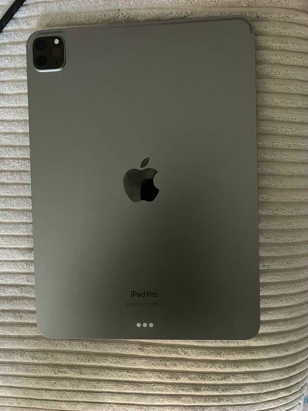 Apple iPad Pro 11 inch M2 128GB Space Gray Unlocked Used image 2
