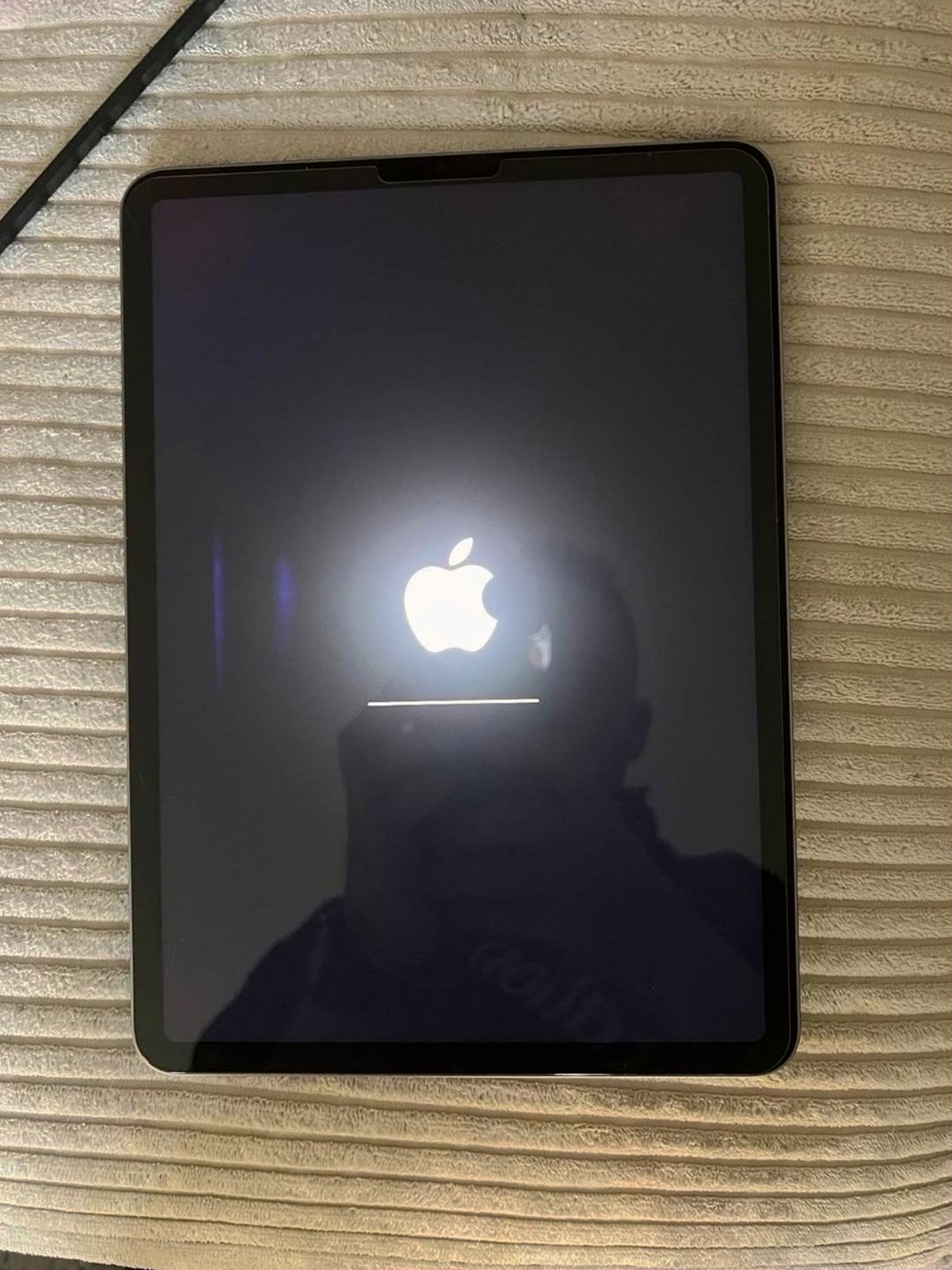 Apple iPad Pro 11 inch M2 128GB Space Gray Unlocked Used image 3