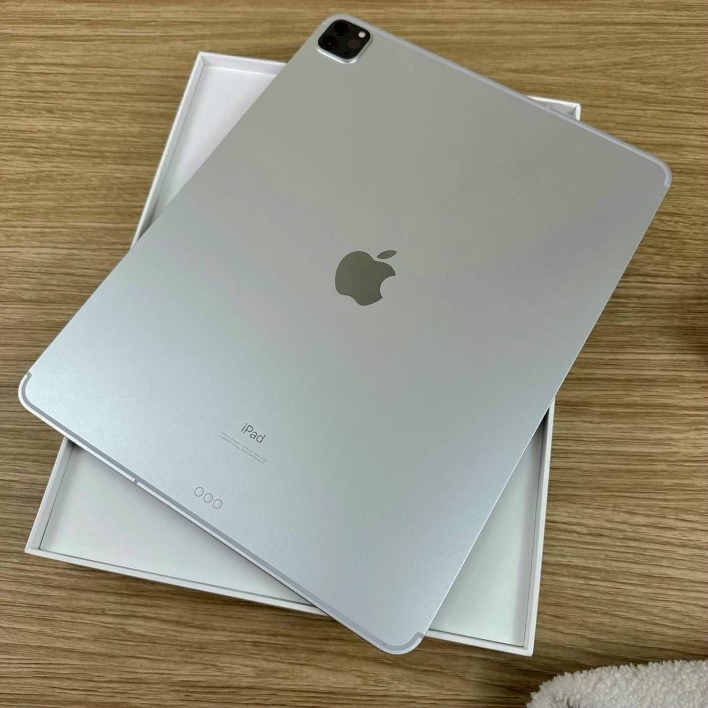Apple iPad Pro 12.9 inch 128GB Space Gray Unlocked - Used image 4
