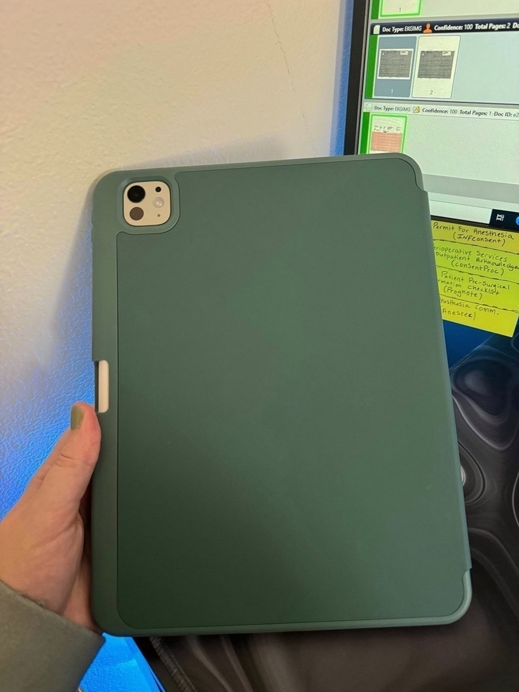 Apple iPad Pro 11” M4 256GB Silver Unlocked - Used image 2