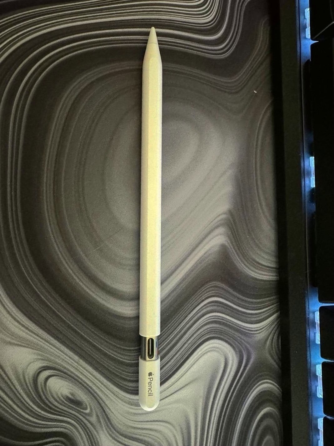 Apple iPad Pro 11” M4 256GB Silver Unlocked - Used image 3