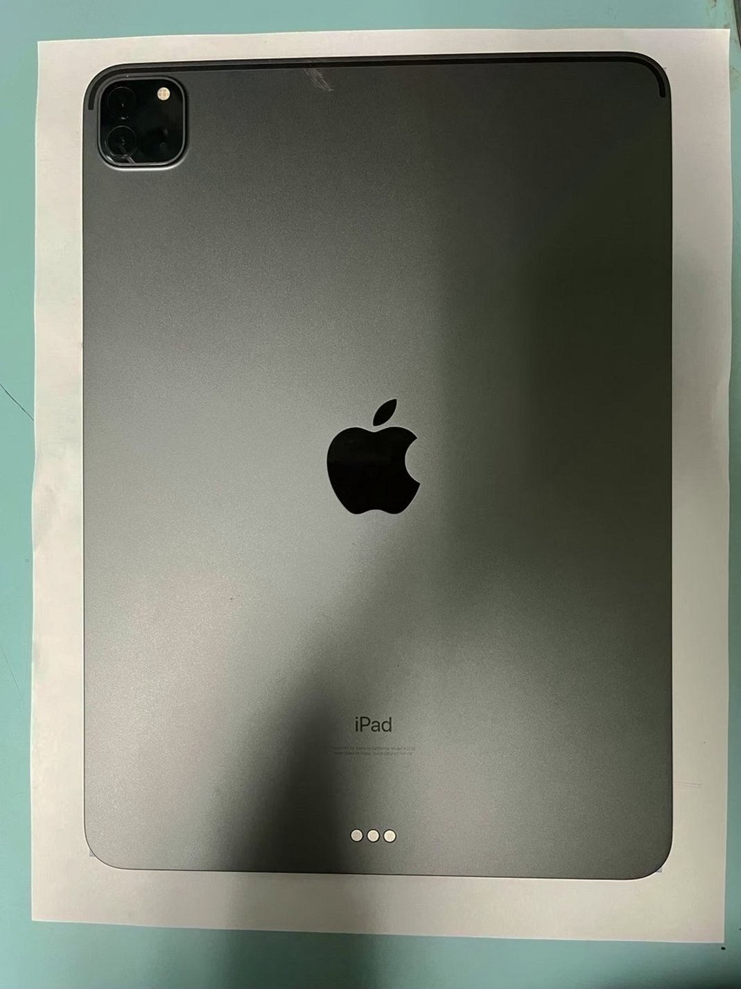 Apple iPad Pro 2nd Generation 128GB Space Gray Unlocked - Used image 2
