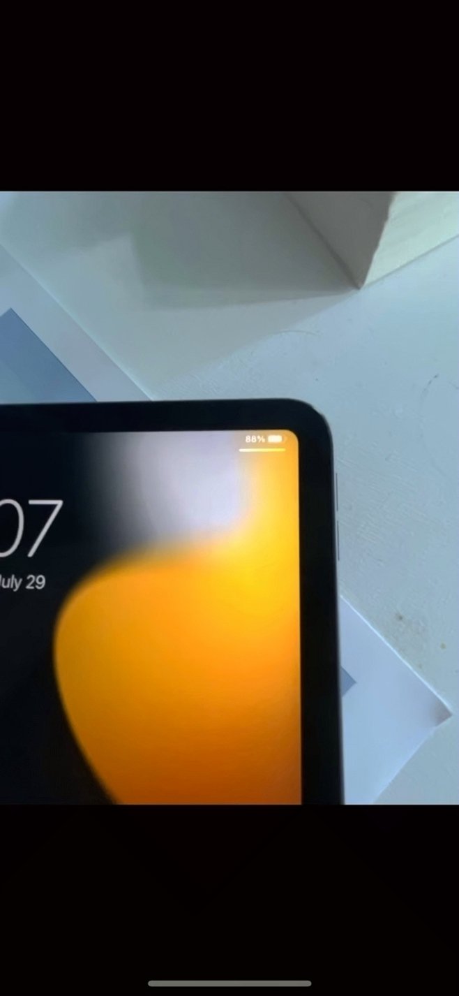 Apple iPad Pro 2nd Generation 128GB Space Gray Unlocked - Used image 3