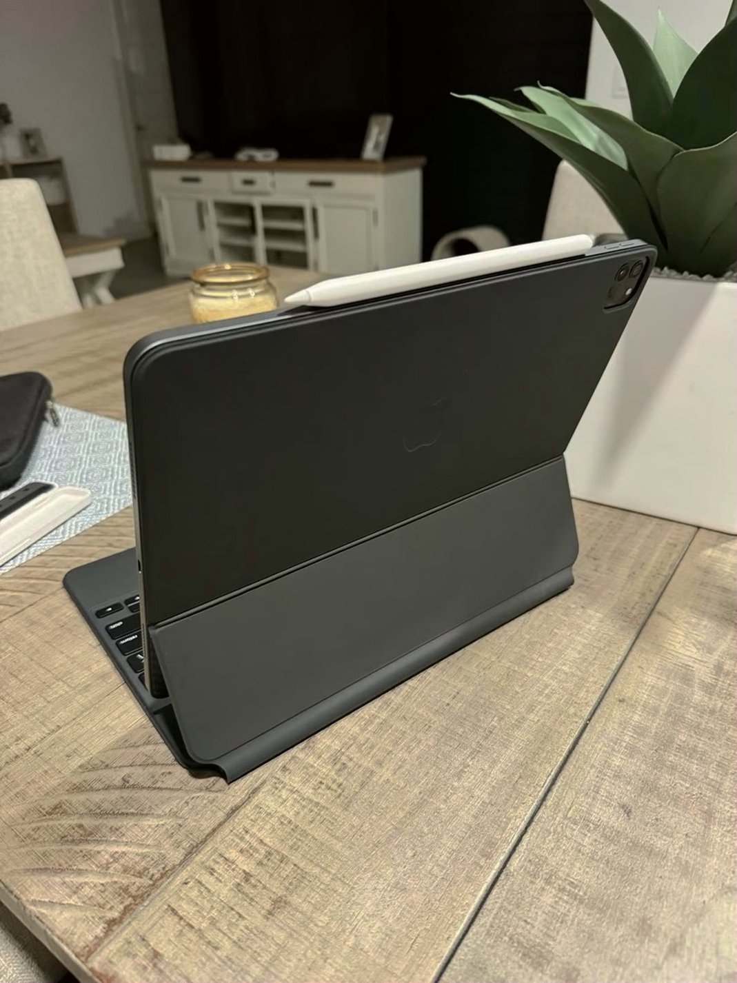 Apple iPad Pro 5th Generation 256GB Space Grey Unlocked - Used image 2