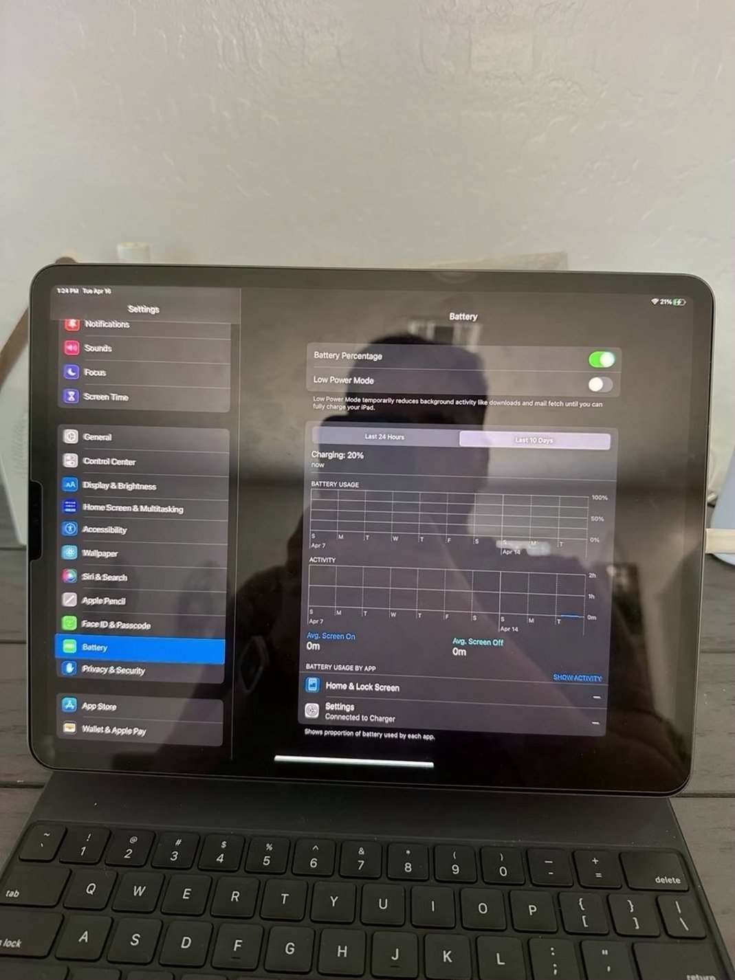 Apple iPad Pro 5th Generation 256GB Space Grey Unlocked - Used image 4