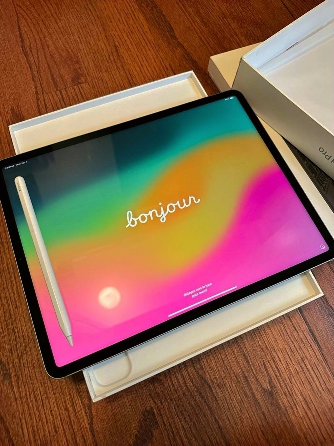 Apple iPad Pro 12.9 6th Gen 128GB Unlocked Used image 2