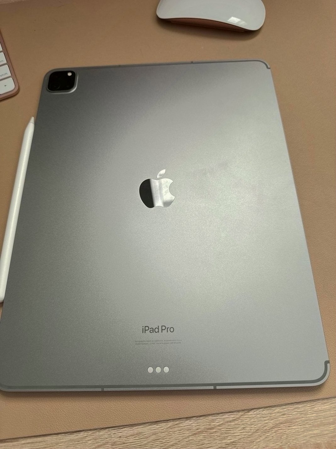 Apple iPad Pro 12.9 6th Gen 128GB Space Gray Wi-Fi Unlocked - Used image 3