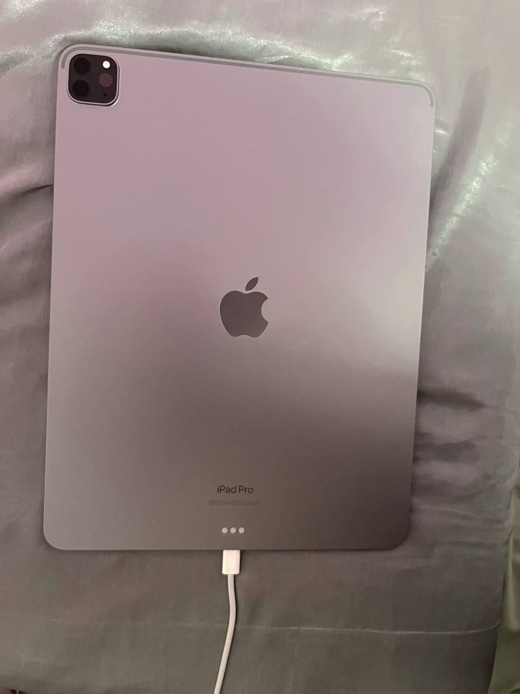 Apple iPad Pro 12.9-inch 6th Gen 256GB Space Grey Unlocked - Used image 2