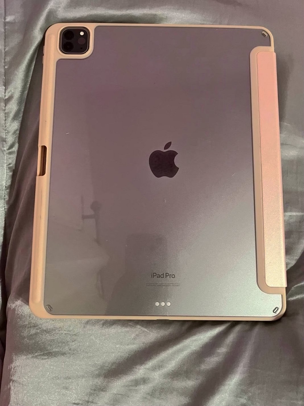 Apple iPad Pro 12.9-inch 6th Gen 256GB Space Grey Unlocked - Used image 3