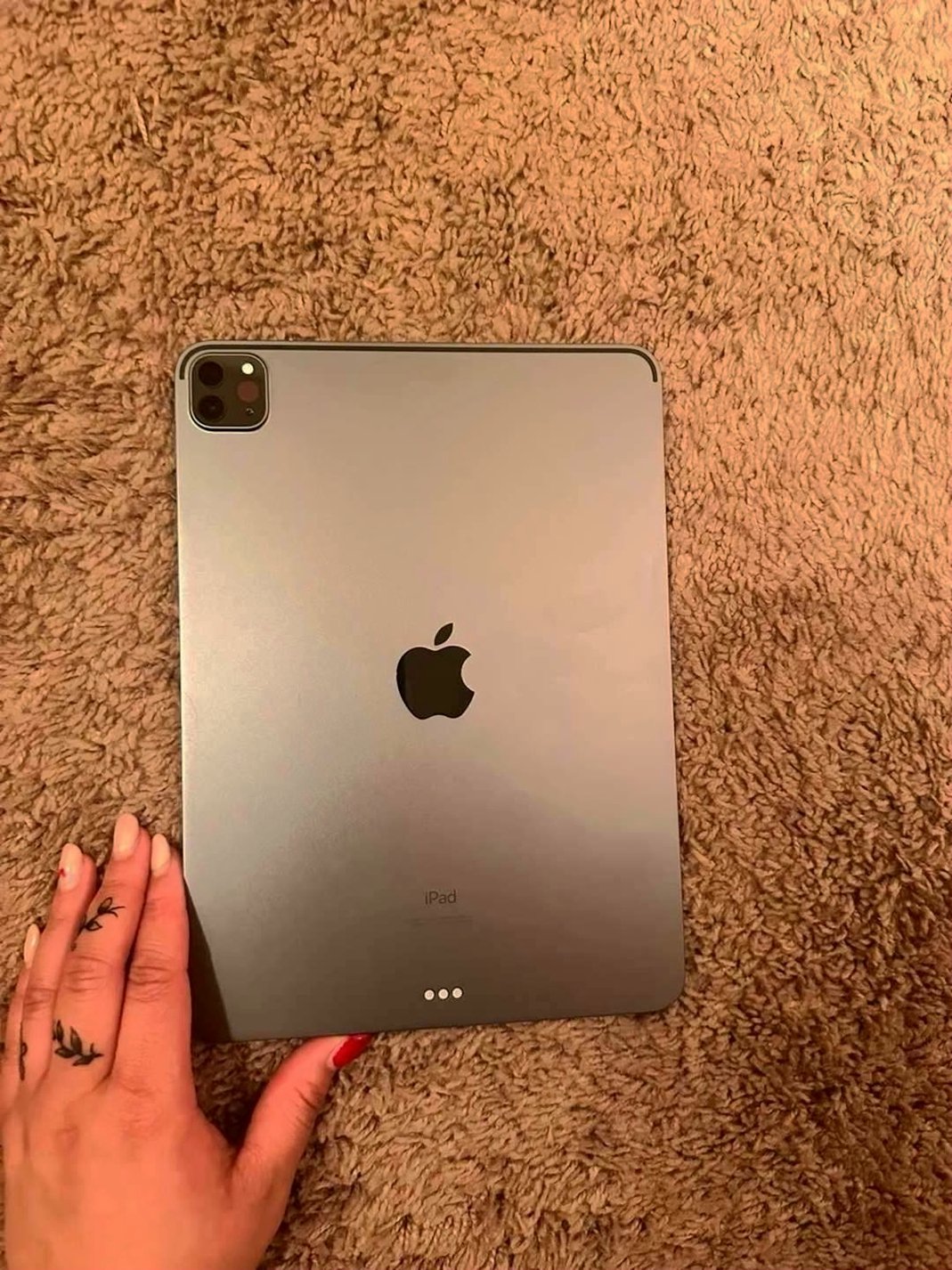 Apple iPad 11 Pro 128GB Space Grey Unlocked - Used image 2