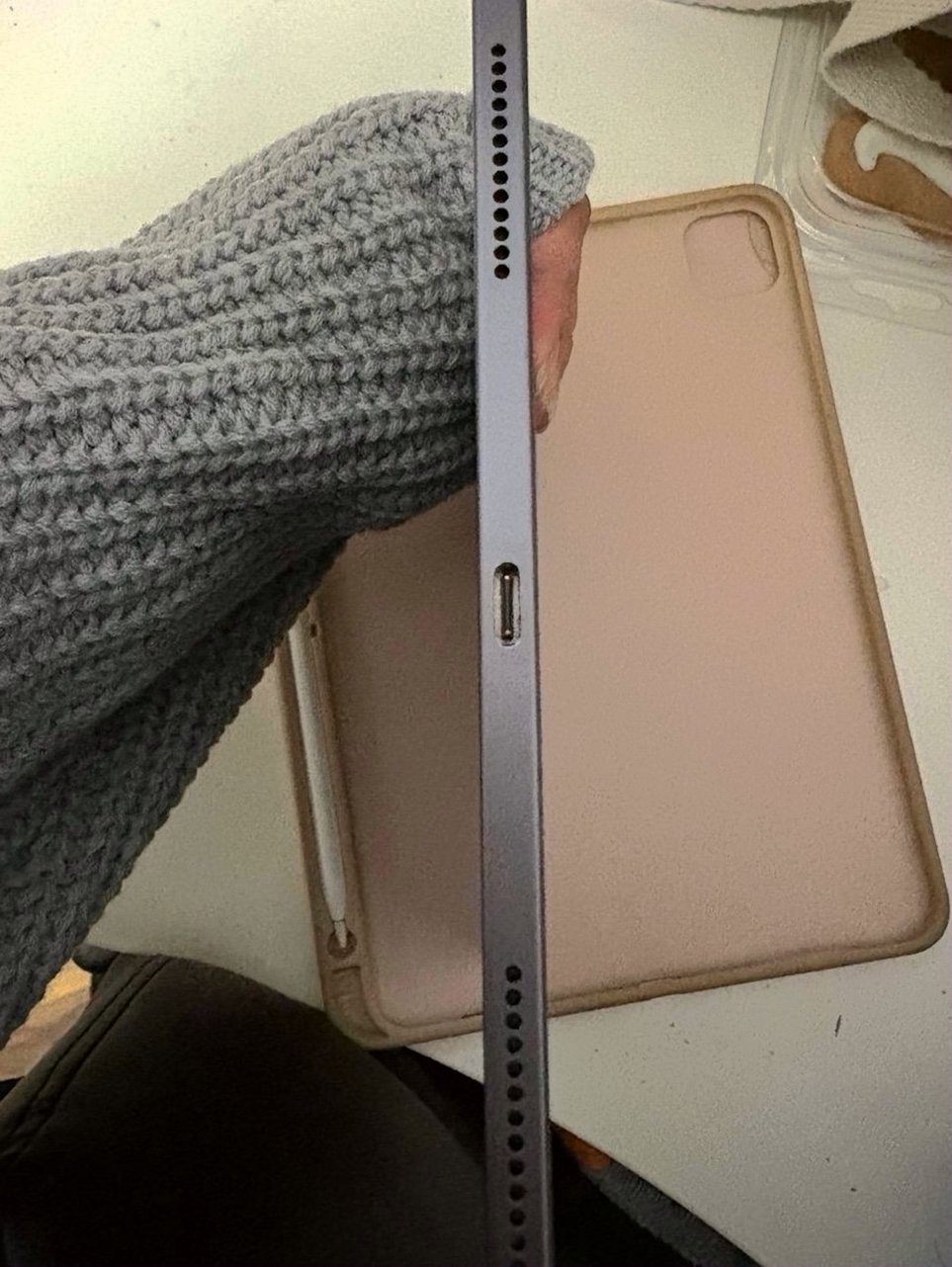 Apple iPad Pro 2nd Generation 256GB Space Gray Unlocked - Used image 4