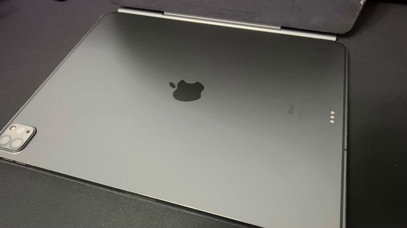 Apple iPad Pro 12.9 4th Generation 1TB Space Gray Unlocked - Used image 3