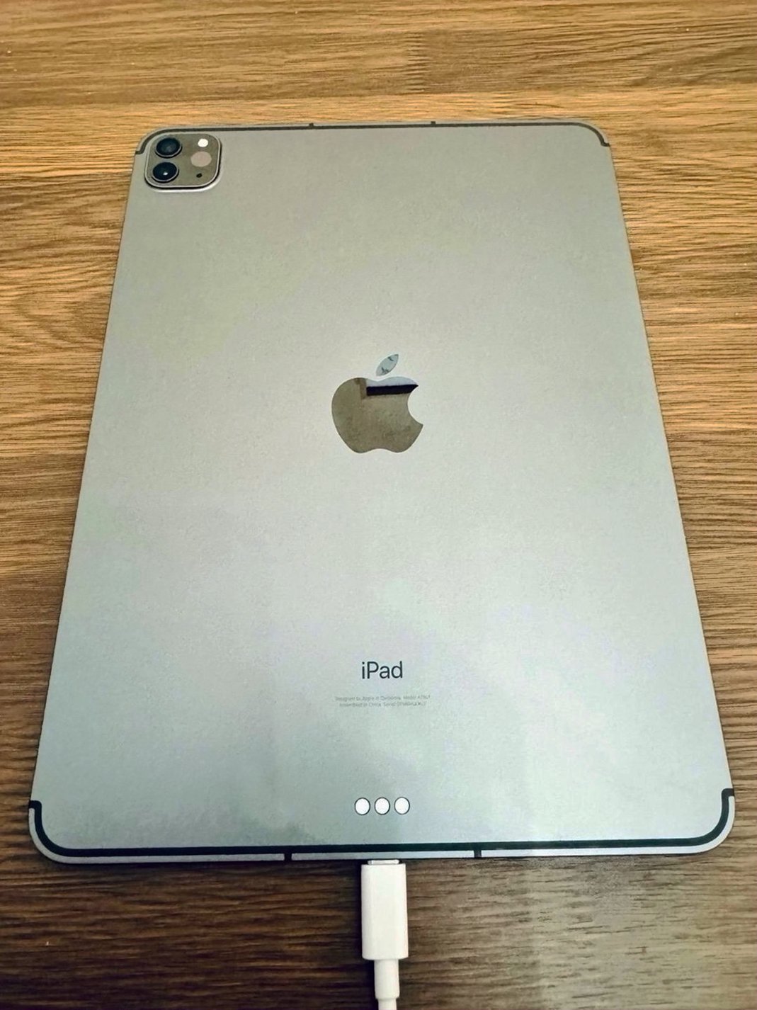 Apple iPad Pro 3rd Generation 256GB Space Gray Unlocked - Used image 5