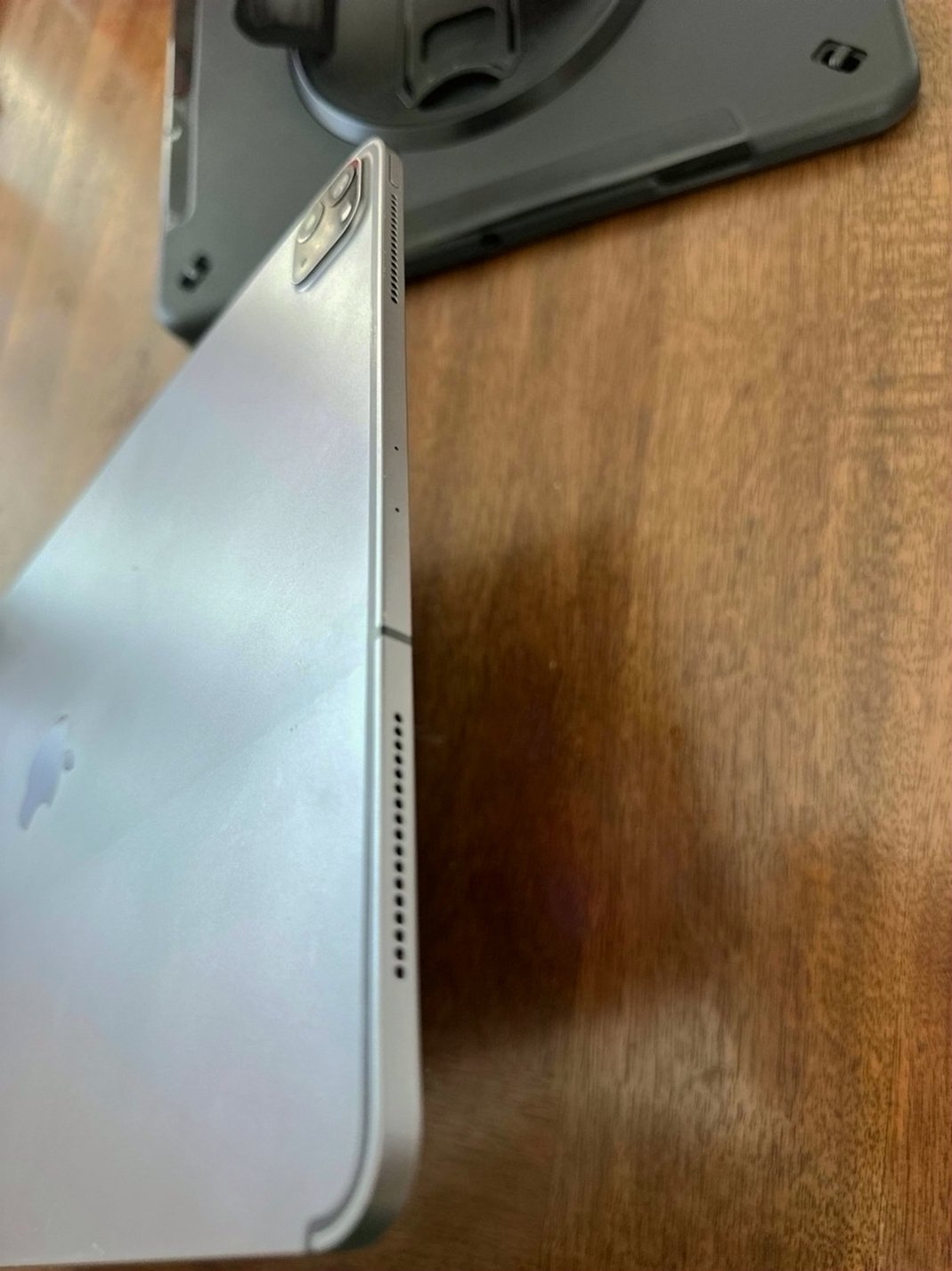 Apple iPad Pro 12.9 4th Generation 256GB Space Gray Unlocked - Used image 4