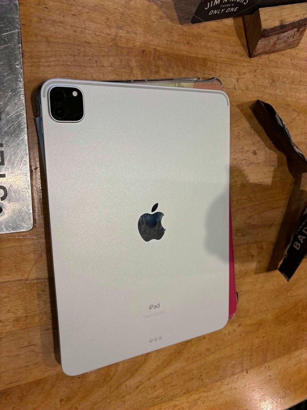 Apple iPad Pro 3rd Generation 128GB Silver Unlocked - Used image 3