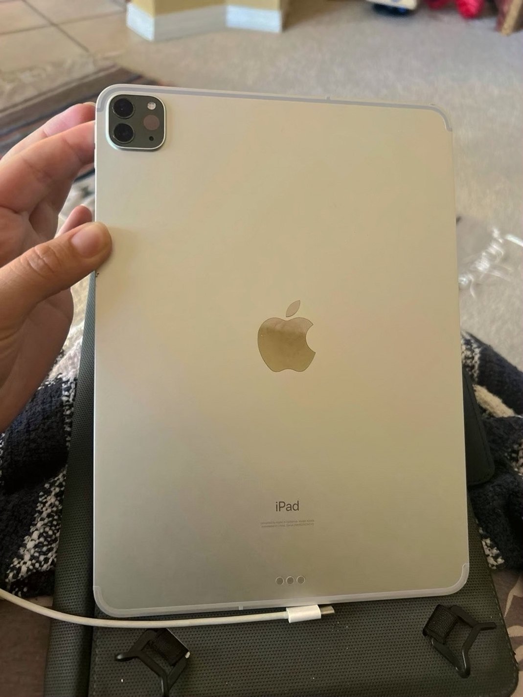 Apple iPad Pro 2nd Generation 8S16 64GB Space Gray Unlocked - Used image 2