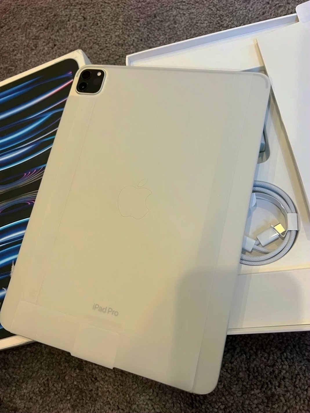 Apple iPad Pro 11” 128GB Silver Unlocked - Used image 3