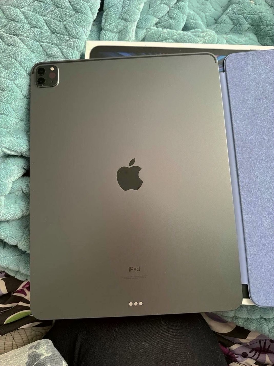 Apple iPad Pro 12.9” 5th Gen 256GB Unlocked Used image 2
