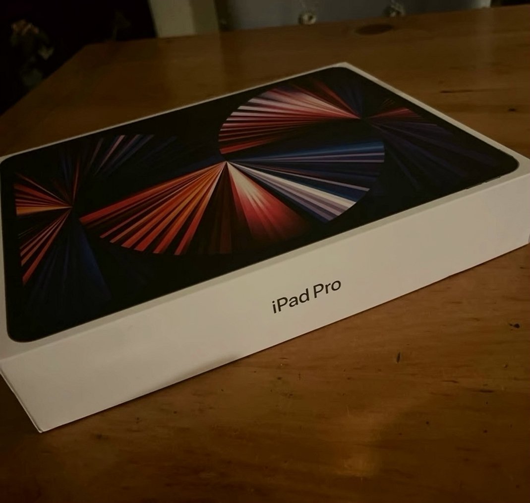 Apple iPad Pro 12.9-inch 128GB Silver Unlocked - Used image 2