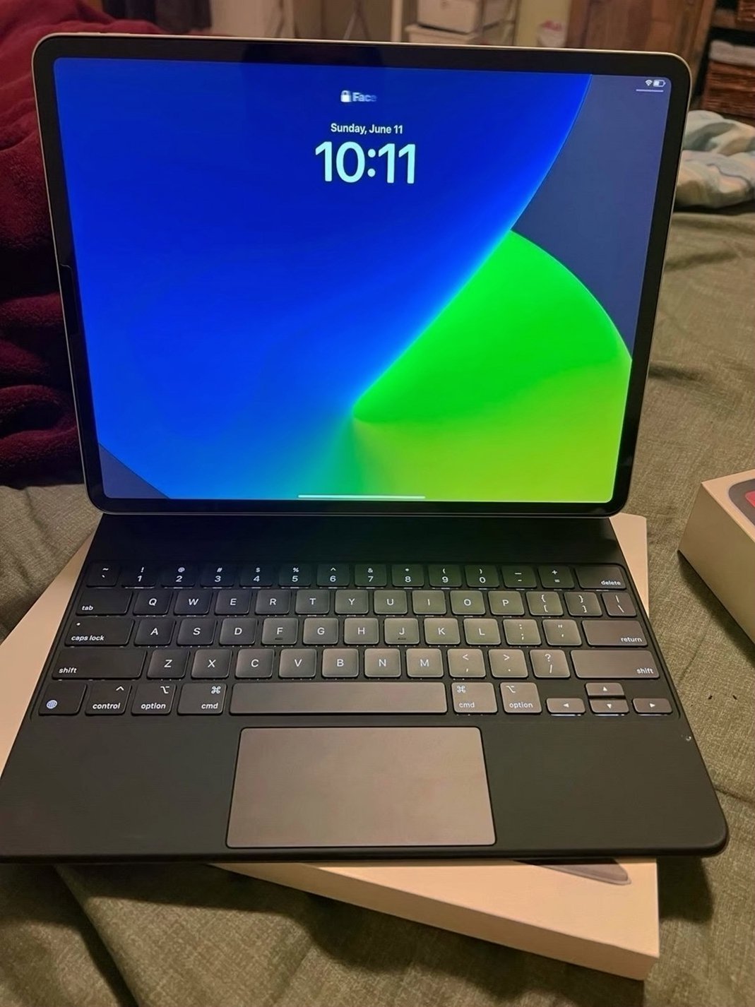 Apple iPad Pro 12.9 4th Gen 128GB Unlocked Used image 3