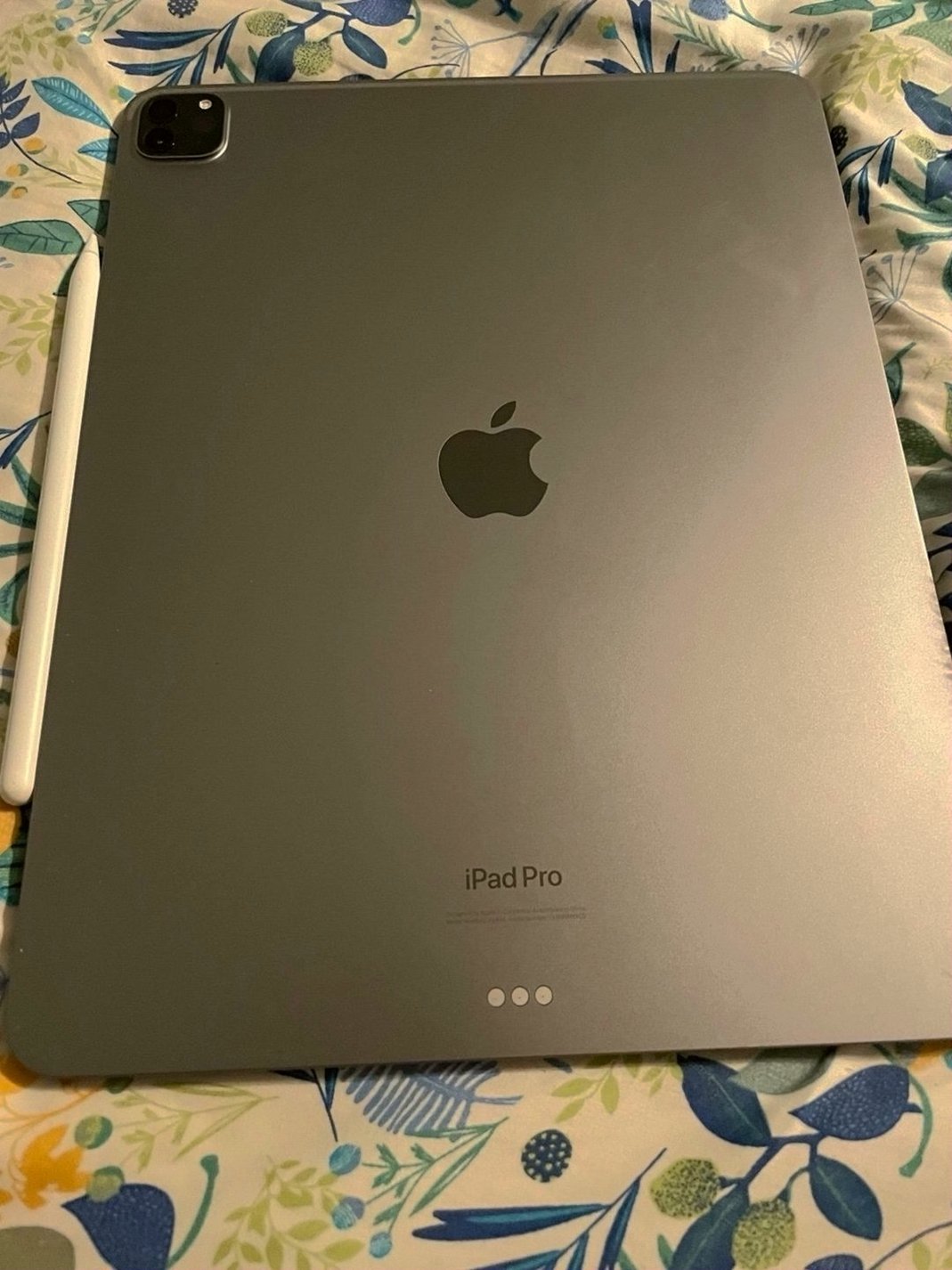 Apple iPad Pro 12 Inch 6th Gen 128GB Space Gray Unlocked - Used image 3