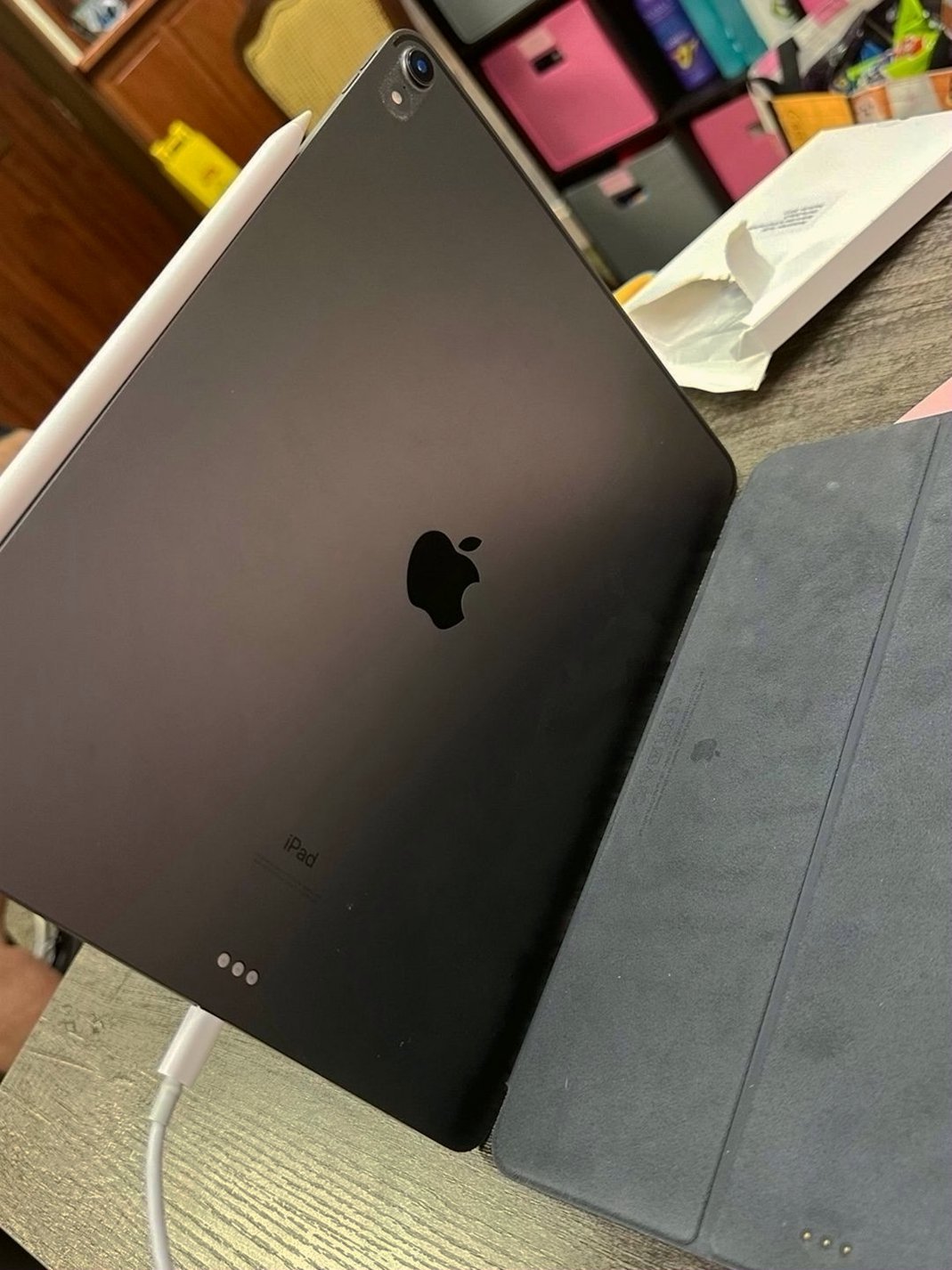 Apple iPad Pro 3rd Generation 256GB 12.9inch Unlocked - Used image 2